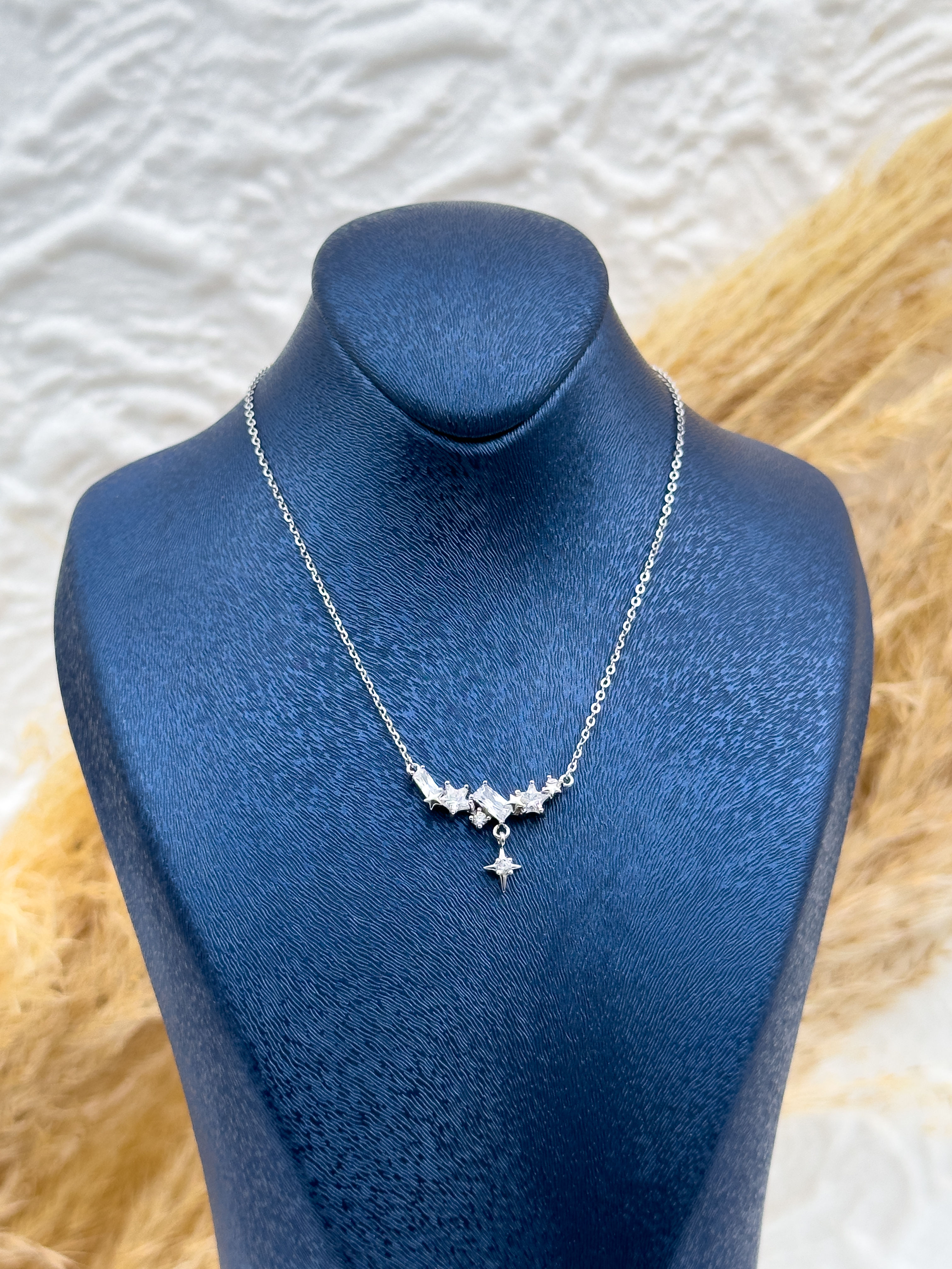 925 Ayar Gümüş Pırlanta Montür Yıldız Kolye – Zarif ve Işıltılı Kadın Takı